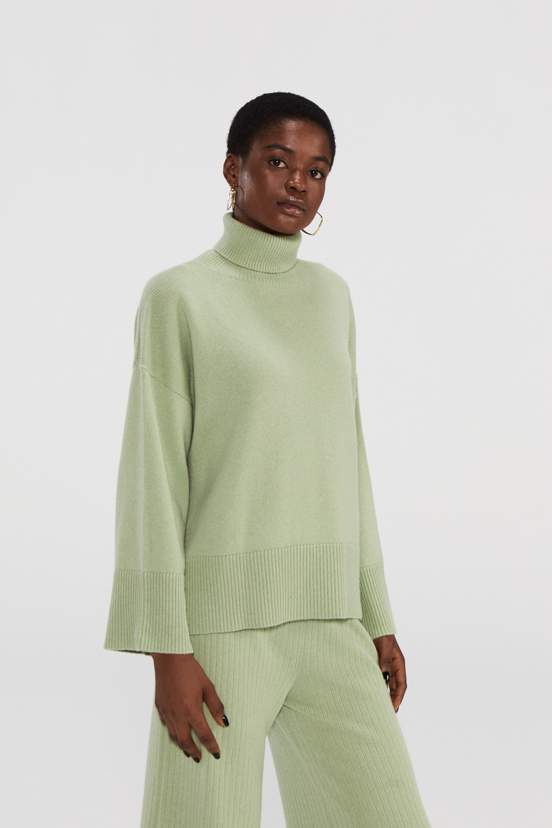 Übergroßer hellgrüner Rollkragenpullover -Strickpullover