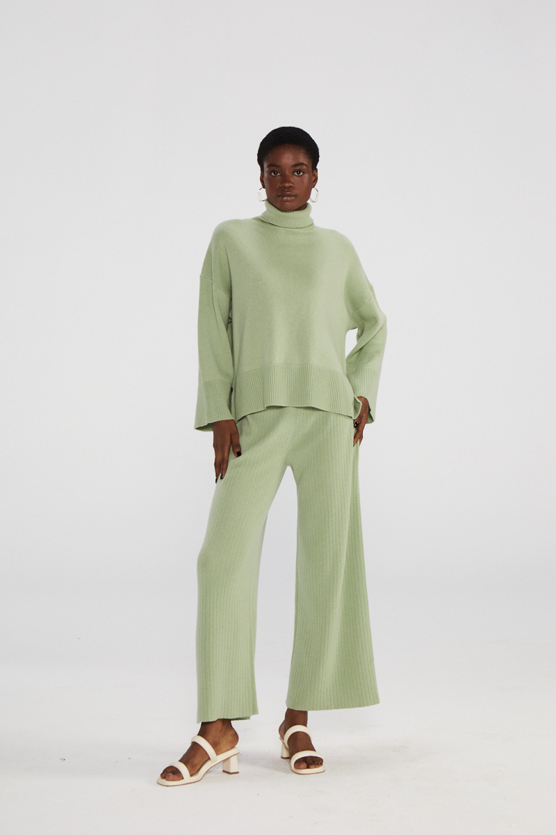 Übergroßer hellgrüner Rollkragenpullover -Strickpullover