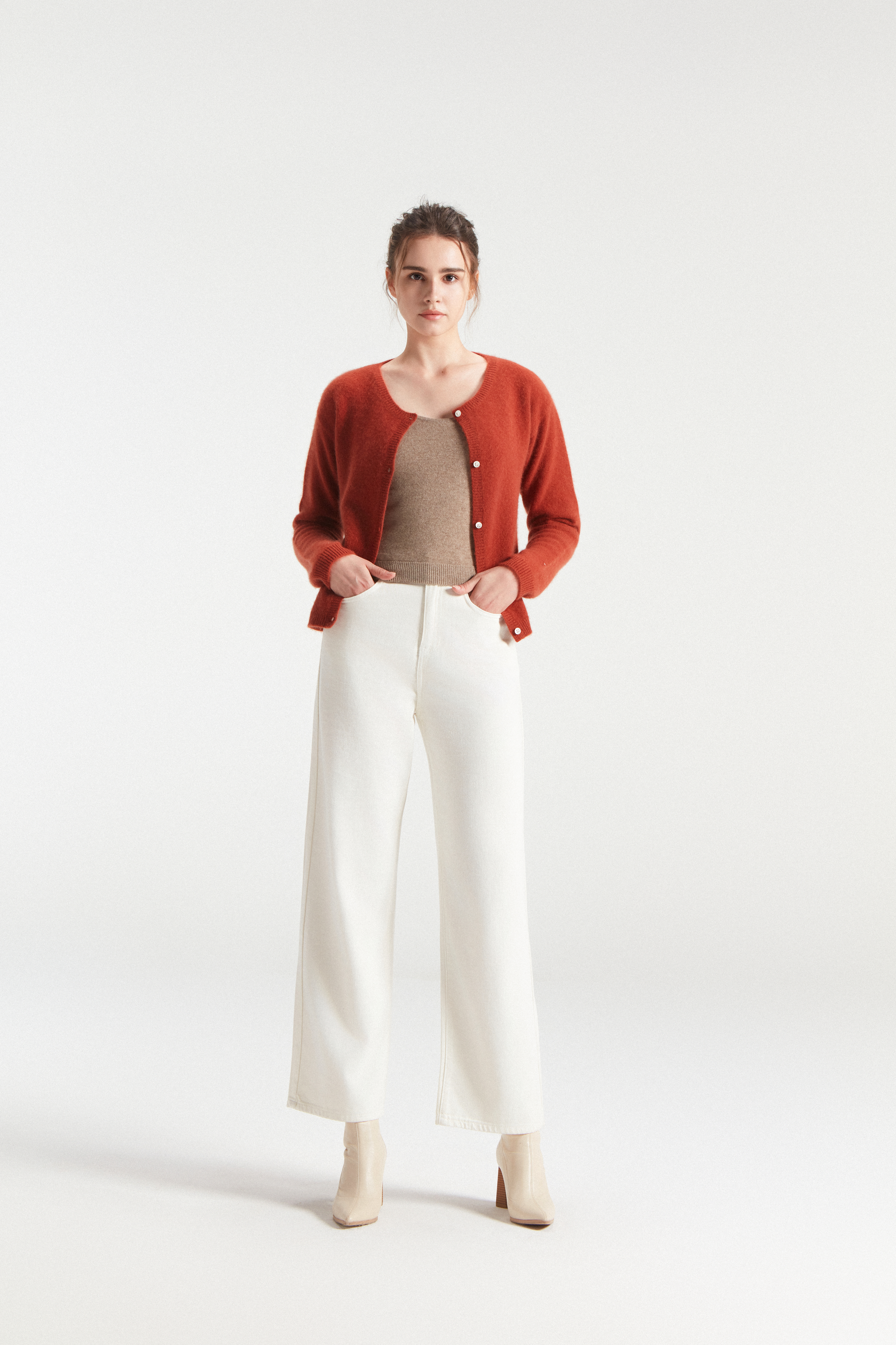 Reine gebürstete Kaschmir -Kaschmir -Runde Hals rotes Knopf -Strickjacke von Frauen