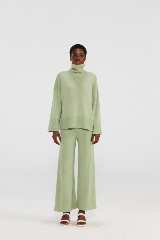 Übergroßer hellgrüner Rollkragenpullover -Strickpullover