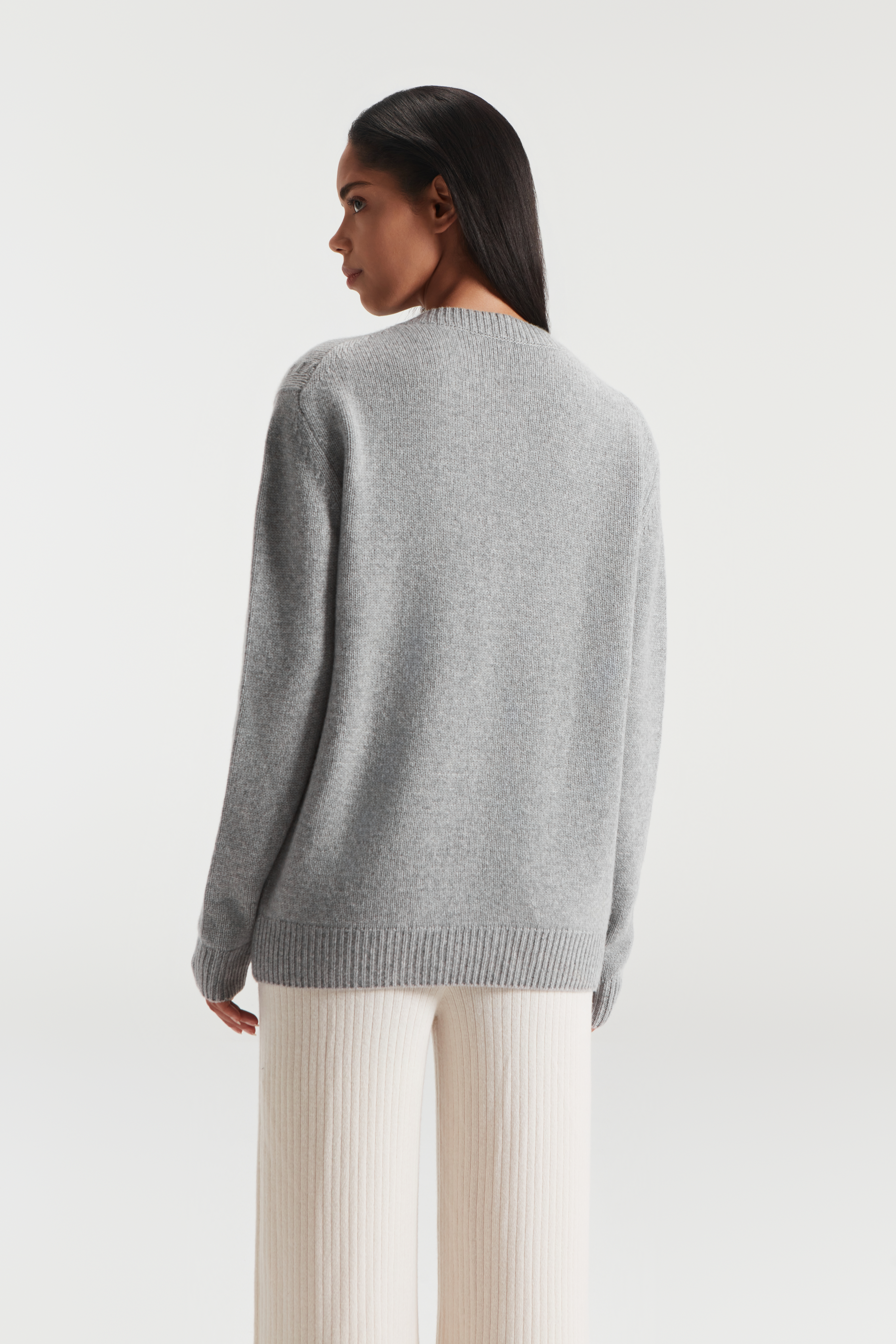 Frauen reine Kaschmir gegen Neckgrau -Strickjacke