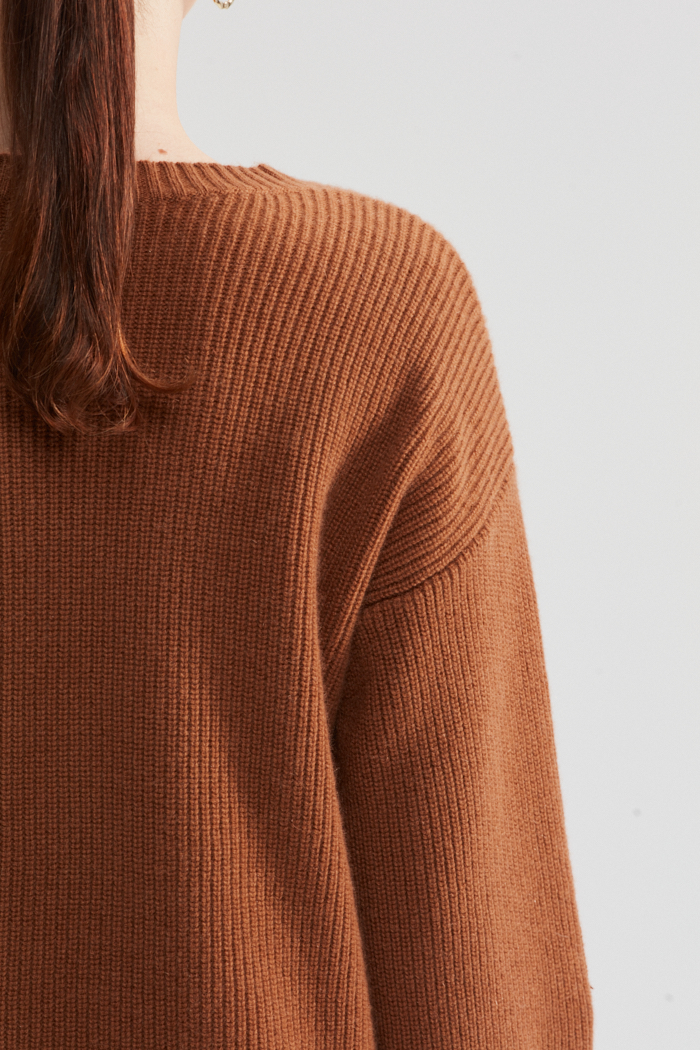 Dunkelbrauner Langarmpullover