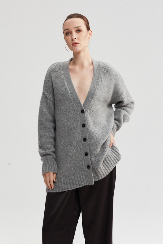 Grau gestrickte Langarm-Strickjacke