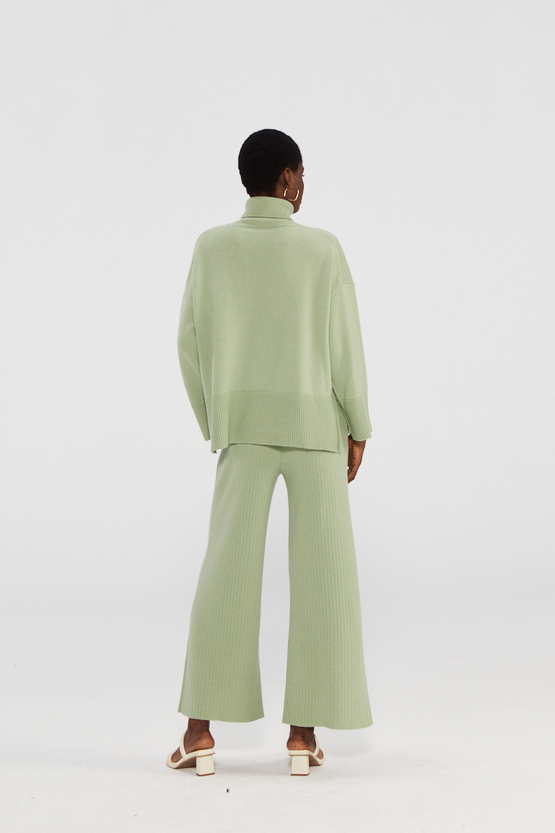 Übergroßer hellgrüner Rollkragenpullover -Strickpullover