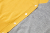 Maßgeschneiderte Strickjacke aus reinem Kaschmir mit V-Ausschnitt und Farbblock | OEM-Hersteller von Damenstrickwaren