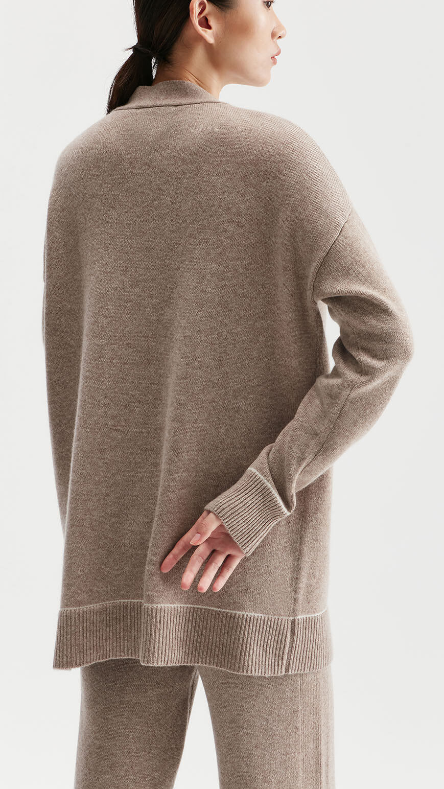 Hochwertiger Damen-Cardigan aus 100 % Kaschmir mit Knopfleiste vorne | OEM-Hersteller von Strickwaren