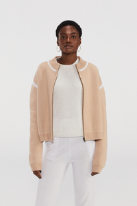 Beige Cashmere Strick Bomberjacke mit weißer Ausstattung