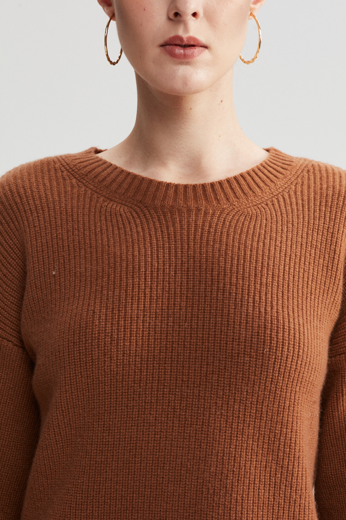 Dunkelbrauner Langarmpullover