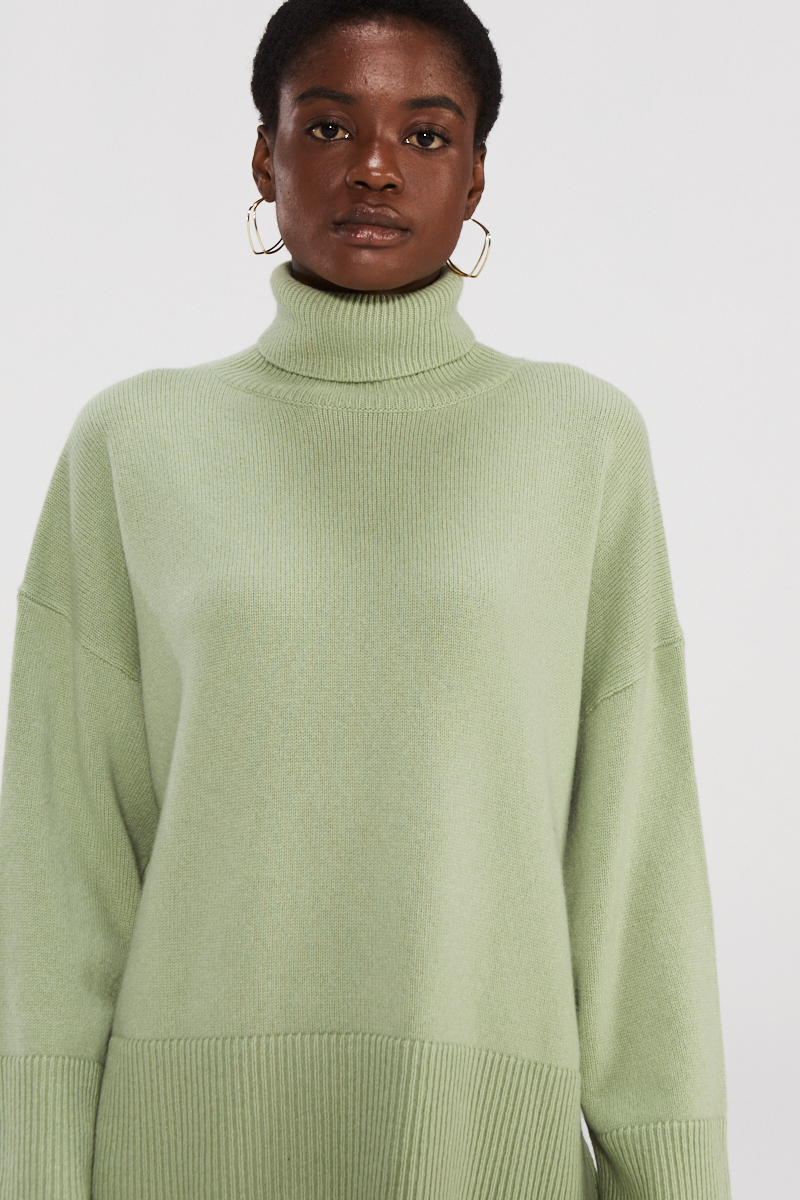 Übergroßer hellgrüner Rollkragenpullover -Strickpullover