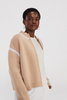 Beige Cashmere Strick Bomberjacke mit weißer Ausstattung