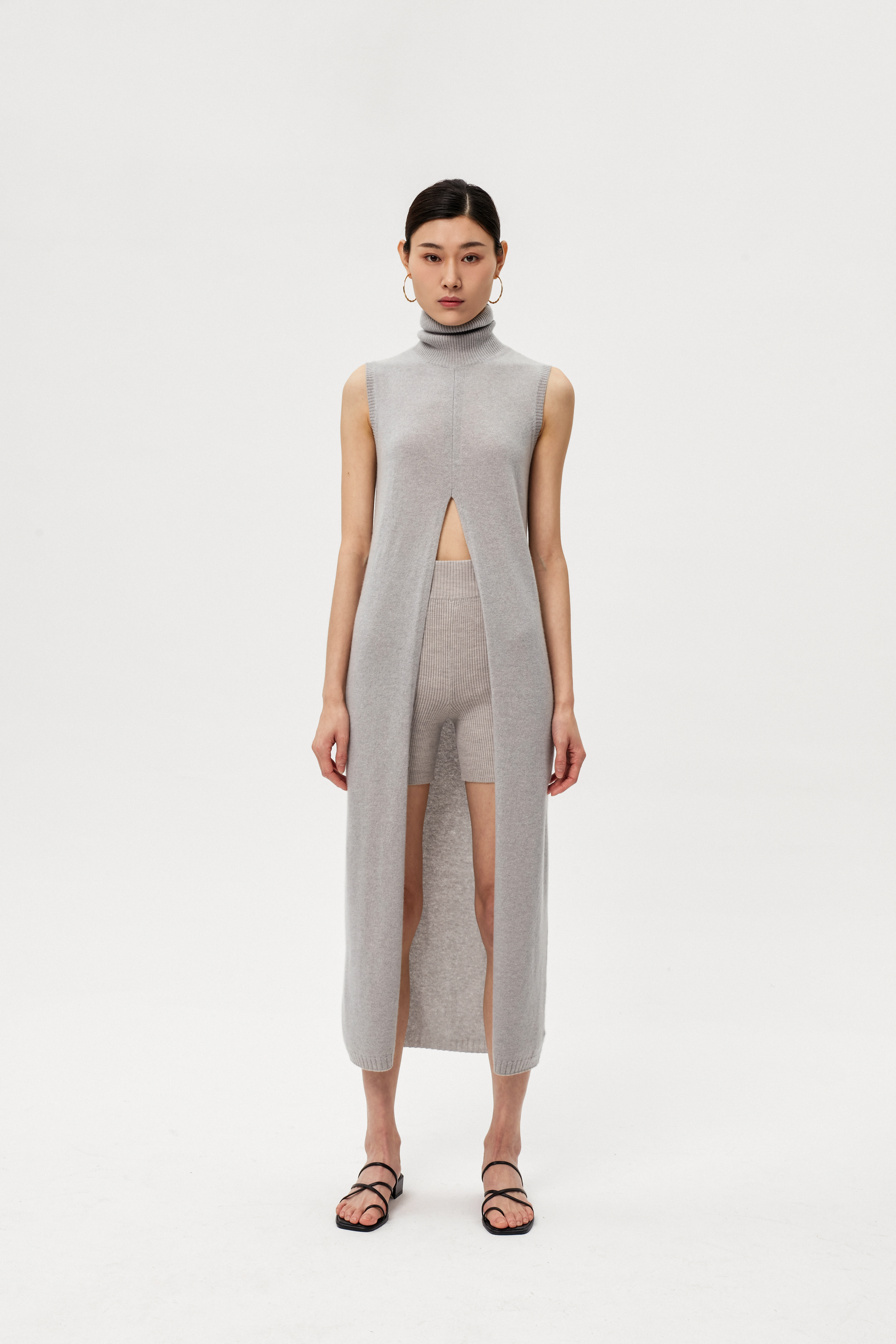Reine Kaschmir -Kleid von Frauen mit hohem Nackengrau