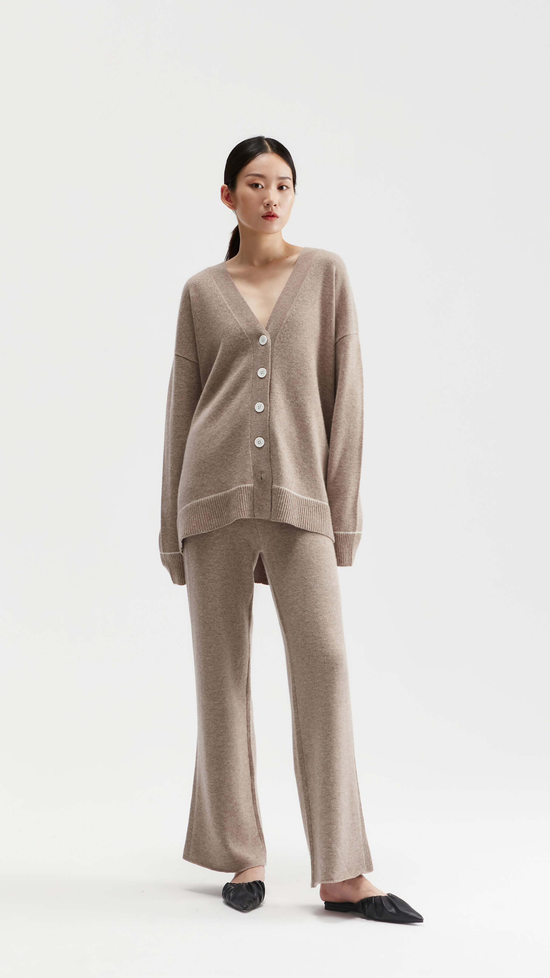 Hochwertiger Damen-Cardigan aus 100 % Kaschmir mit Knopfleiste vorne | OEM-Hersteller von Strickwaren