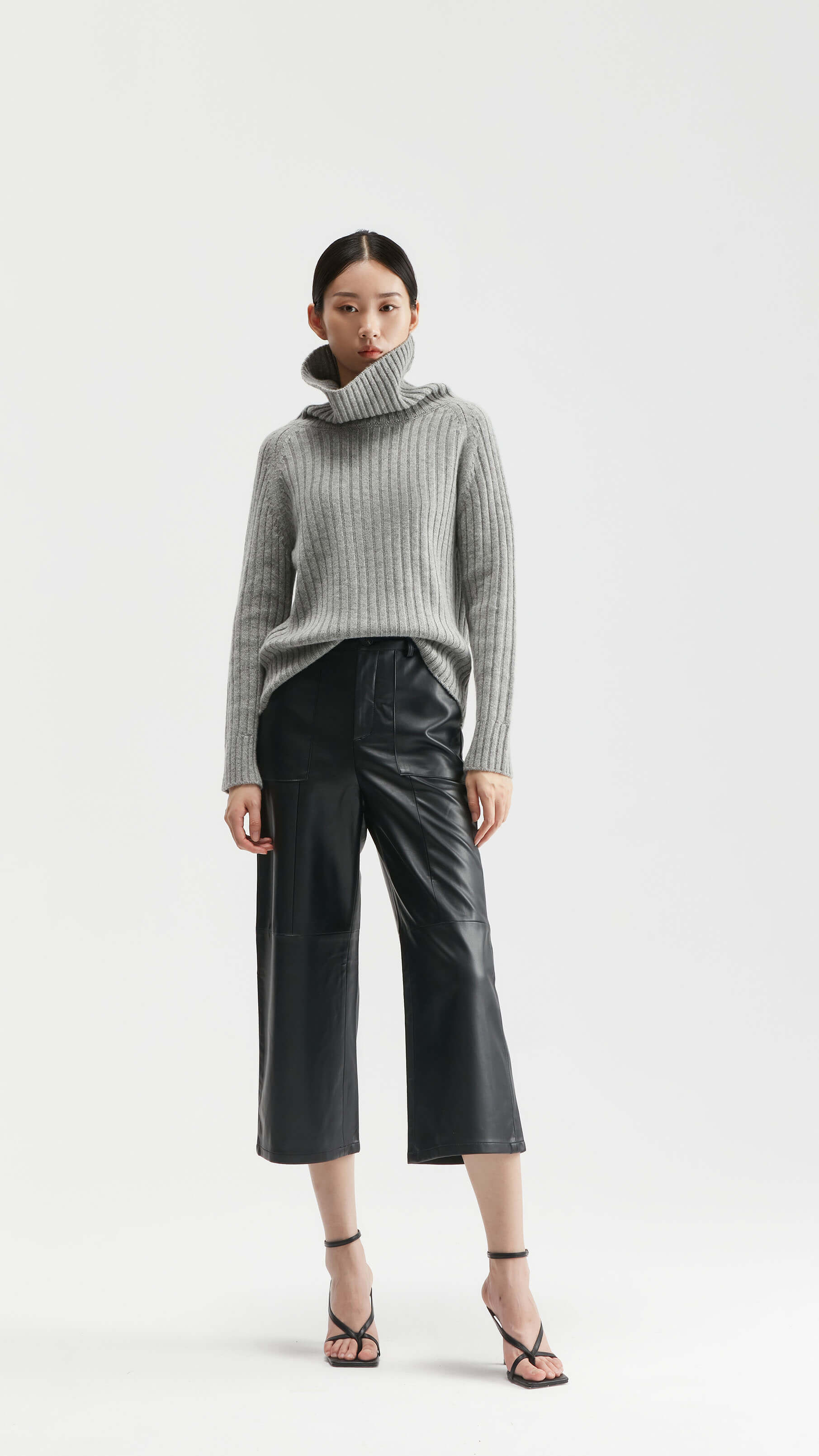 Premium-Rollkragenpullover aus 7GG-geripptem Kaschmir für Damen | Kundenspezifische OEM-Strickwarenfabrik