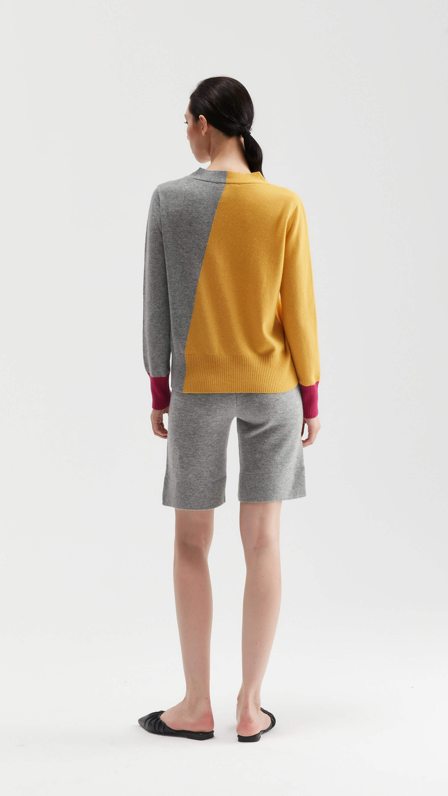 Maßgeschneiderte Strickjacke aus reinem Kaschmir mit V-Ausschnitt und Farbblock | OEM-Hersteller von Damenstrickwaren